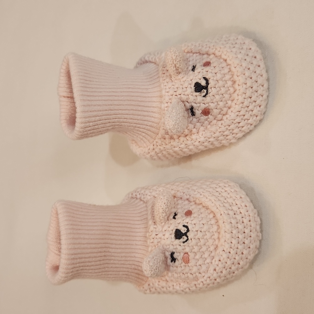 💗🤍Newborn crib booties🤍💗